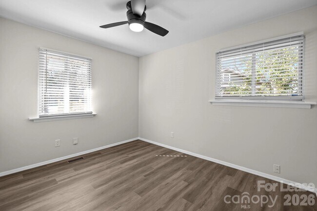 Building Photo - 801 Davenport St