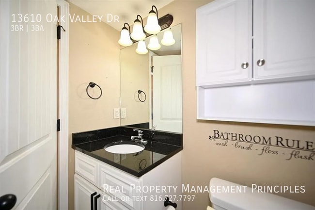Building Photo - 13610 Oak Valley Dr