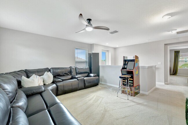 Building Photo - 5700 NW Pine Trail Cir