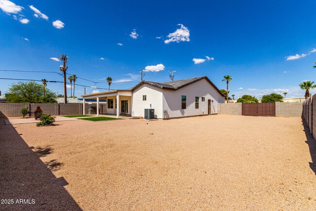 Building Photo - 8944 W Century Dr