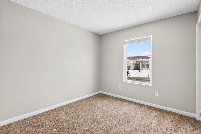 Building Photo - Gorgeous 3 Bed 2 Bath in Quiet Neighborhood!