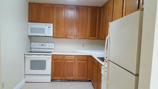 Building Photo - 3934 Versailles Dr