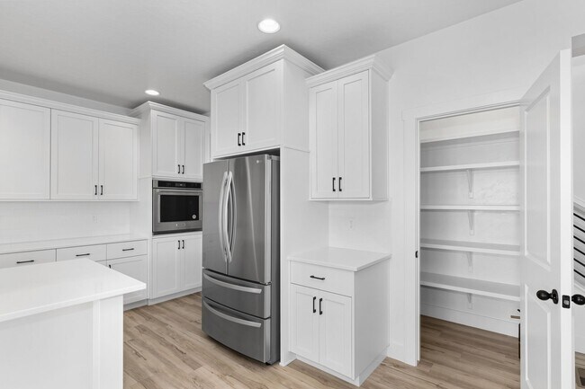 Building Photo - Modern Luxury in Meridian’s Oaks North – 4...