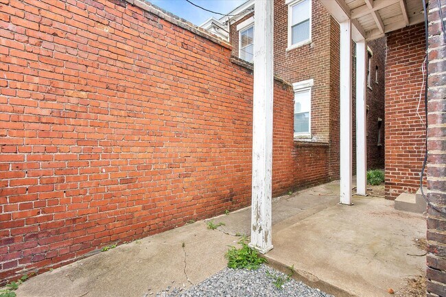 Building Photo - Swanky 2000 sf duplex in the heart of Church Hill