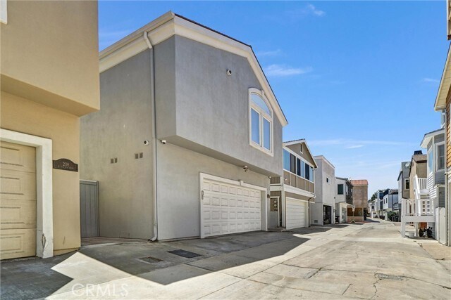 Building Photo - 206 E Balboa Blvd