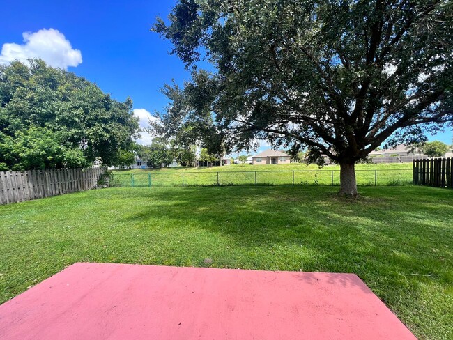 Building Photo - 1209 SW Idol Ave