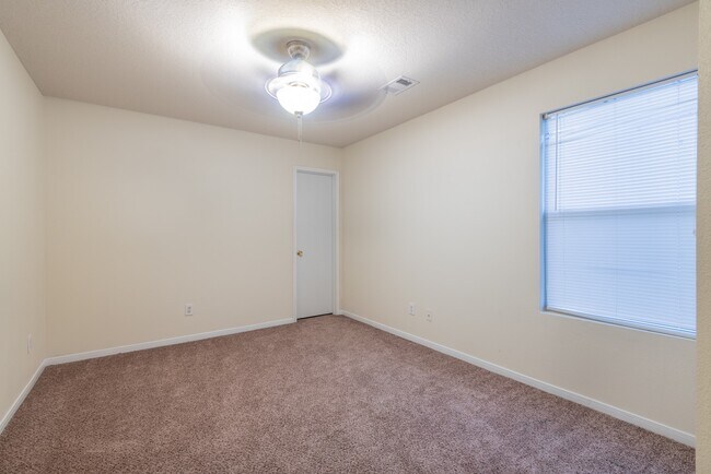 Building Photo - 5007 Oak Stand Ct