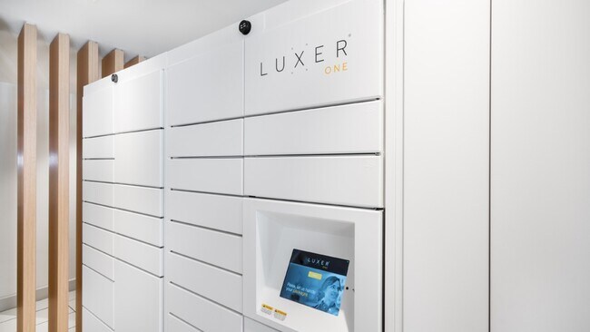 Building Photo - 1900 S Treasure Dr