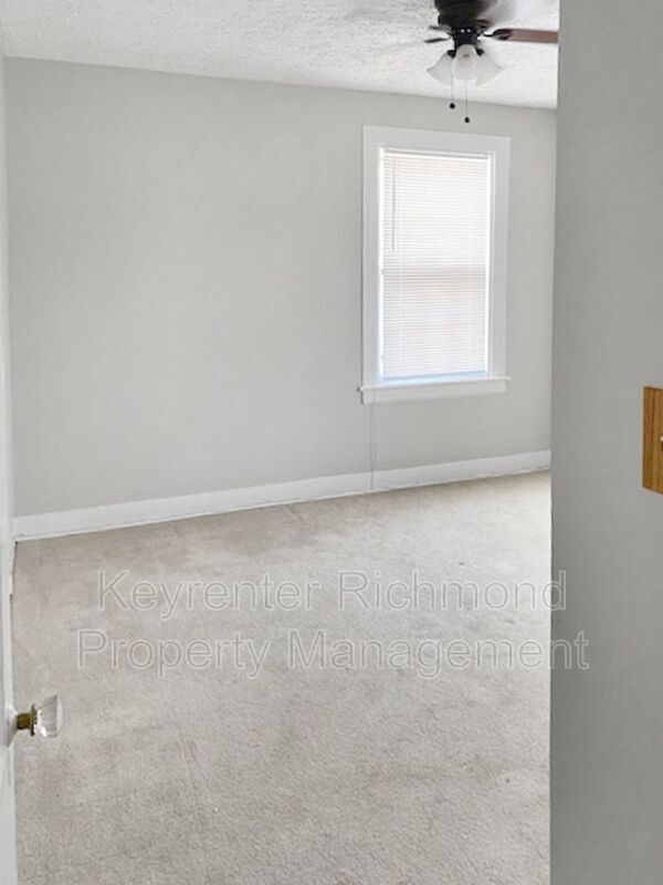 Building Photo - 210 N Stafford Ave