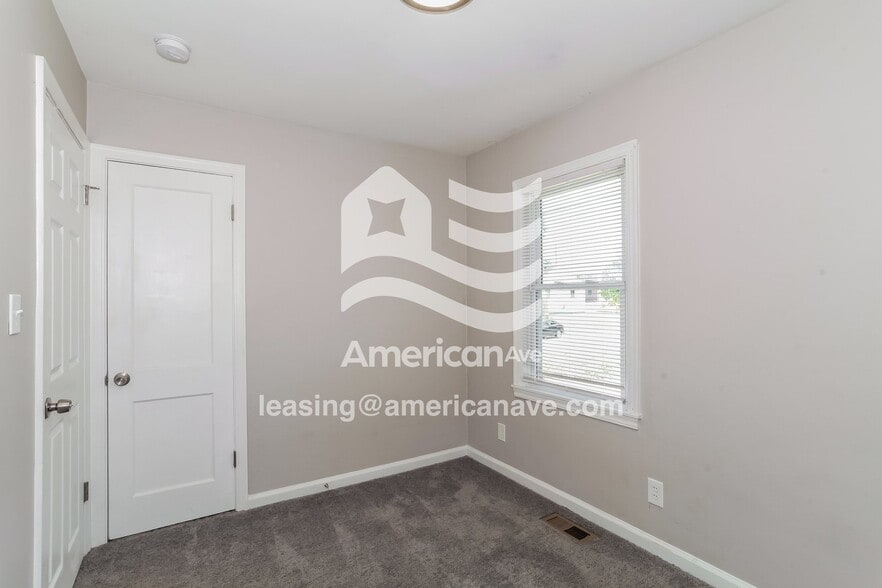 Building Photo - 1411 Francis Dr