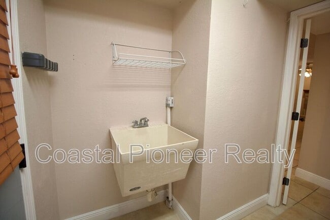 Building Photo - 1817 Laurence Ct