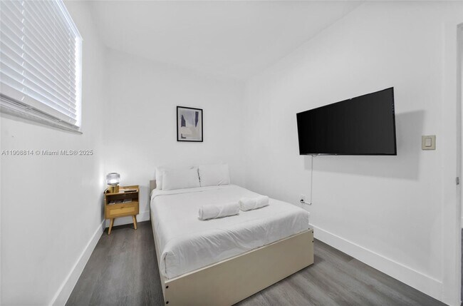 Building Photo - 1029 SW 5th St