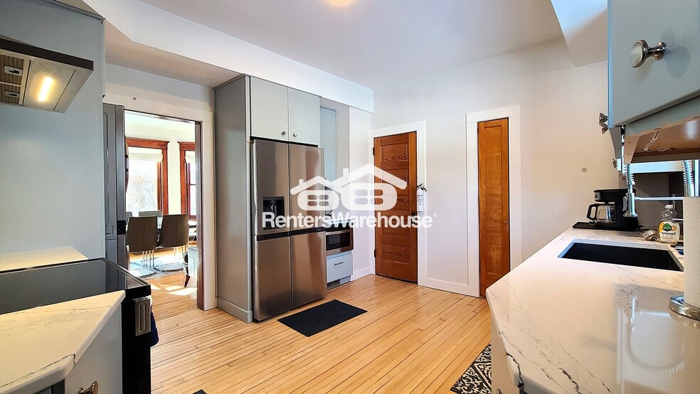 Building Photo - 1026 3rd St