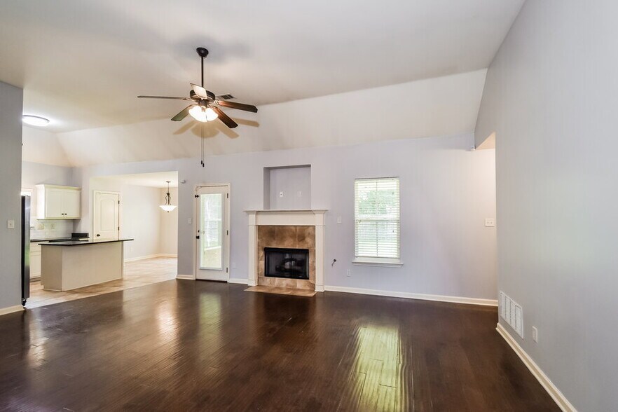 Building Photo - 2639 Cherry Tree Dr