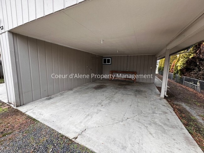 Building Photo - 1120 N 6th St