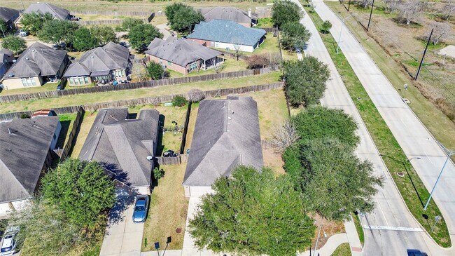 Building Photo - 5643 Walnut Glen Ln