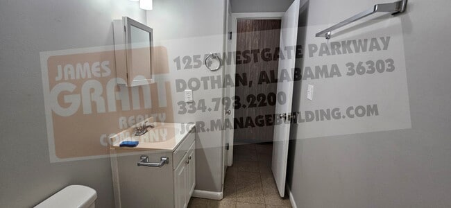 Building Photo - 2404 Scott Rd