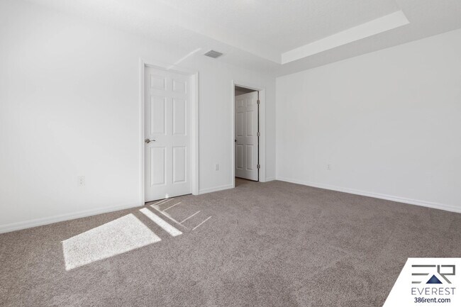 Building Photo - 30 Rambling Ln