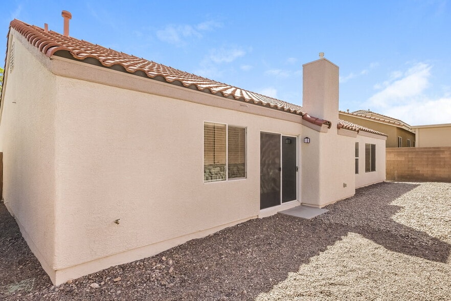 Building Photo - 1075 Silver Star St