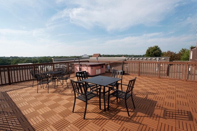Building Photo - 1BR/1BA, Upscale Loft with accessible Rooftop Deck & Community Pool!
