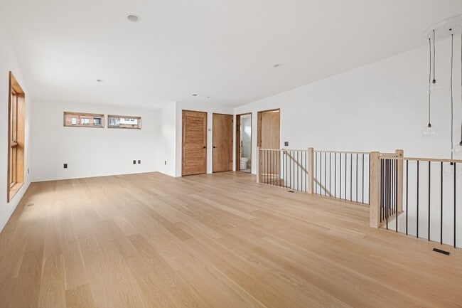 Building Photo - 1603 5th Ave N