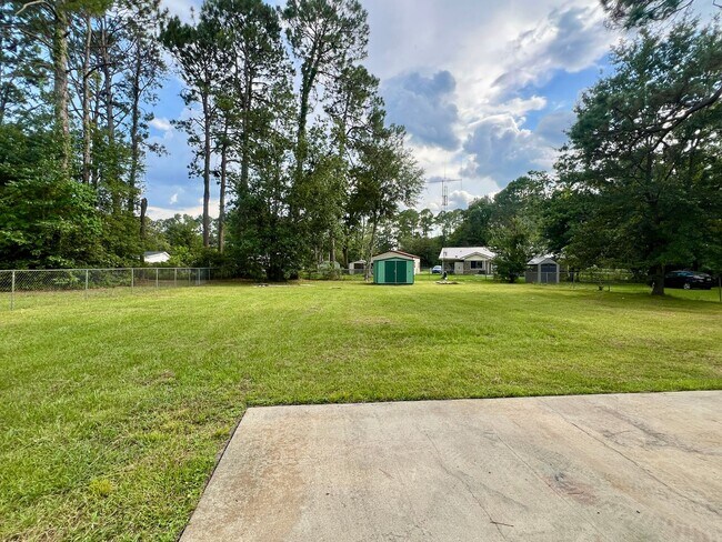 Building Photo - AVAILABLE JULY 2025  [NO PETS]