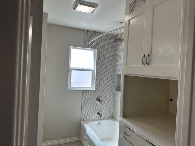 Building Photo - Newly Renovated-Victorian Style home San B...