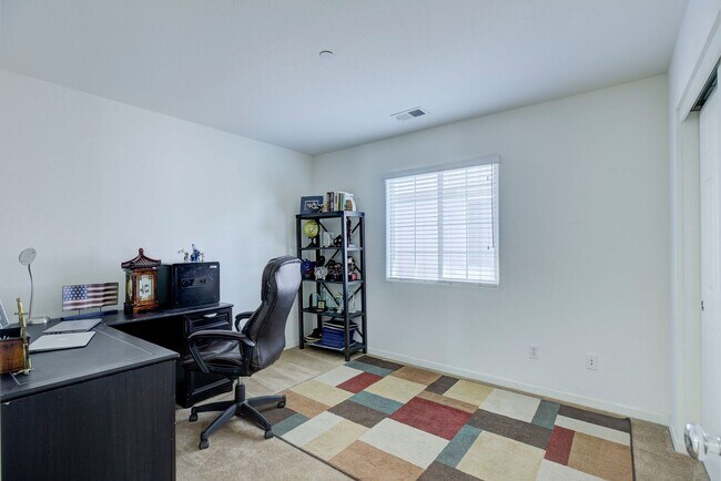 Building Photo - 905 Equinox Loop