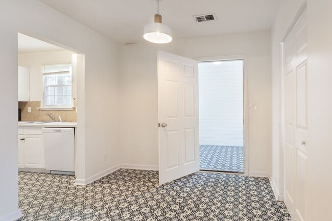 Building Photo - Spacious 3bd/2ba w/ Large Backyard & Close to ATL Beltline!