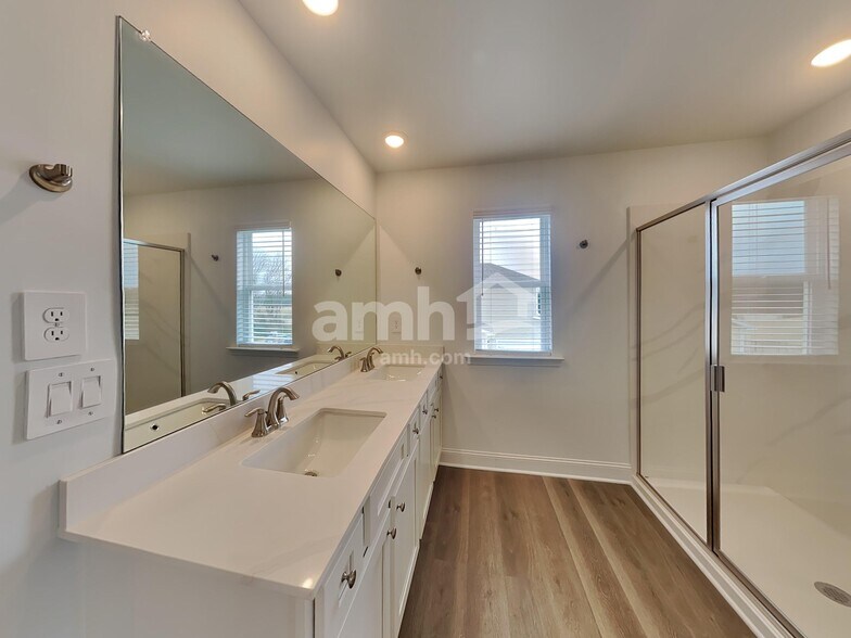 Building Photo - 610 Grohmann Path