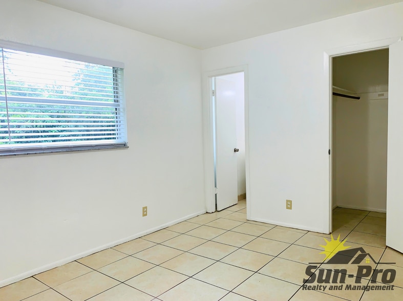 Building Photo - 1965 Nelson Ave