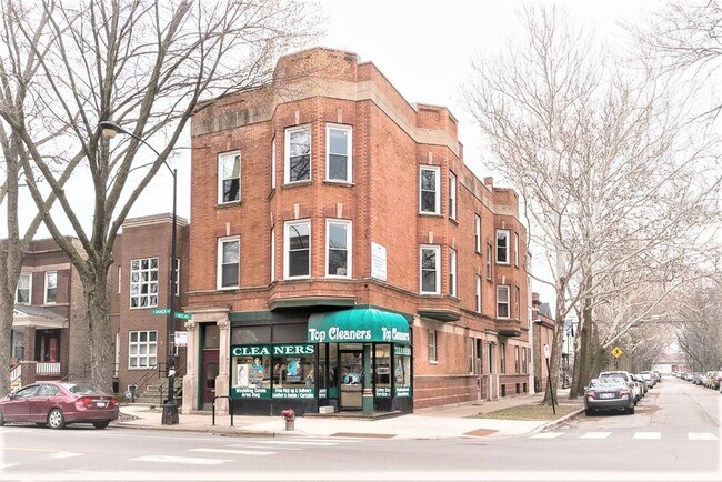 Building Photo - 1958 W Waveland Ave