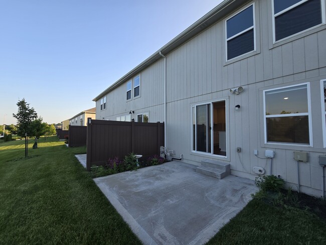 Building Photo - 3713 SW Walsh Dr