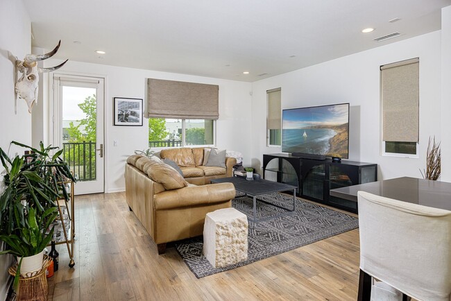 Building Photo - Lighthouse Community 4 Bedroom Home - Ocea...
