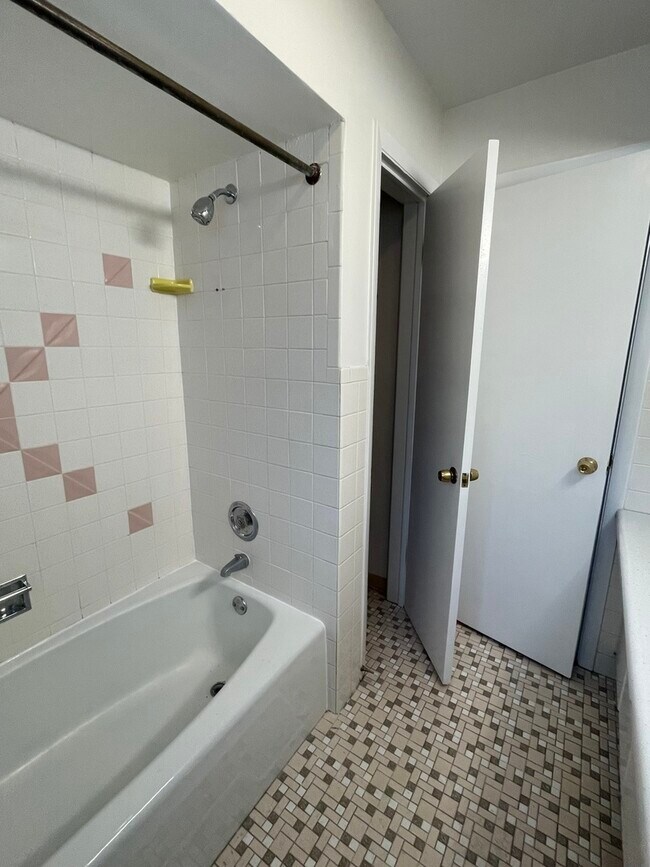 Building Photo - 4650 N Central Ave