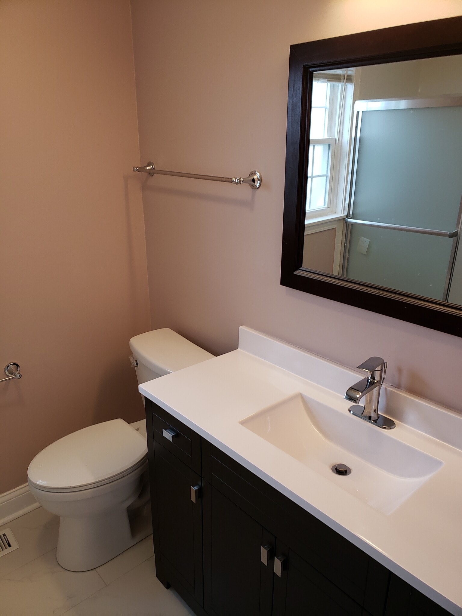 Building Photo - 2142 Rugen Rd