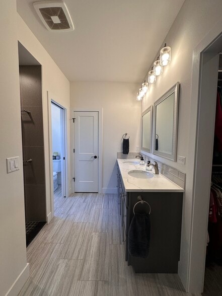 Primary Bath - 2913 Latigo Trce