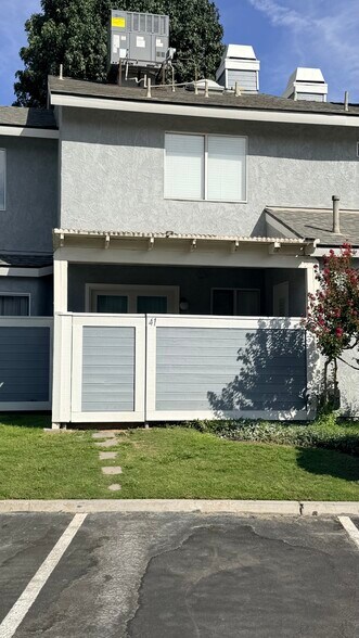 Building Photo - 2600 Brookside Dr