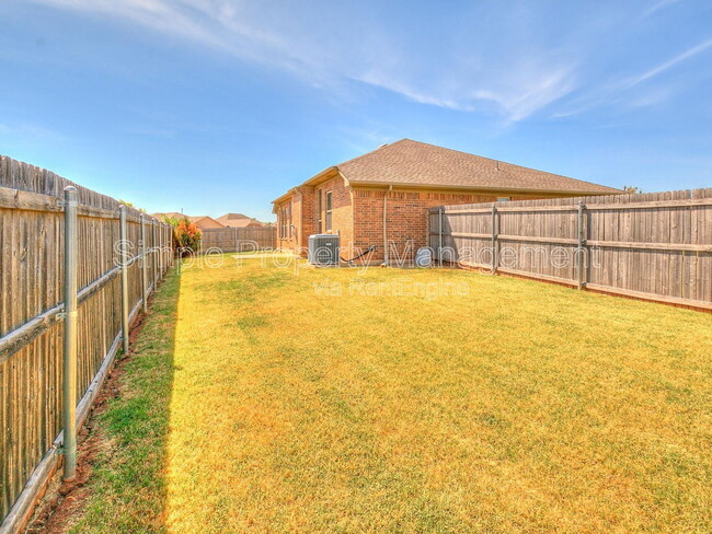 Building Photo - 18020 Cerrado Cir