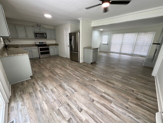Building Photo - 4026 Sedgewood Ln