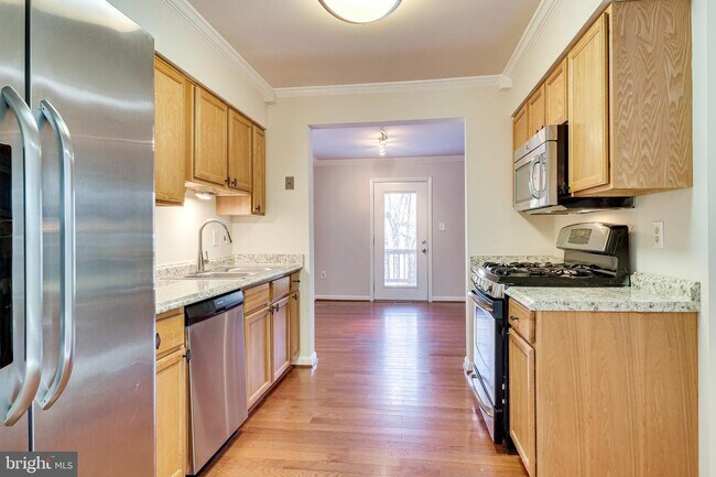 Building Photo - 3000 Winter Pine Ct