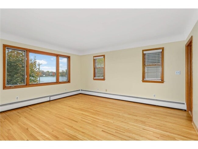 Building Photo - 2331 W Medicine Lake Dr