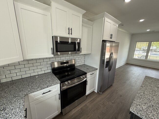 Building Photo - 1009 W Main St