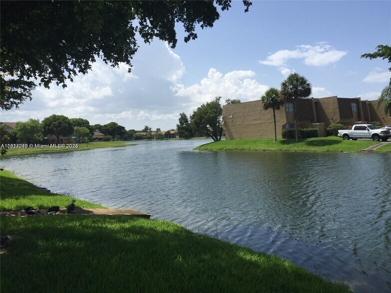 Building Photo - 3641 NW 95th Ter