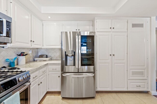 Building Photo - Single Level Condo on the Bay