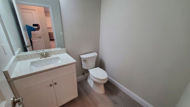 Building Photo - NEW 4/3.5/2 Venetian Bay Home