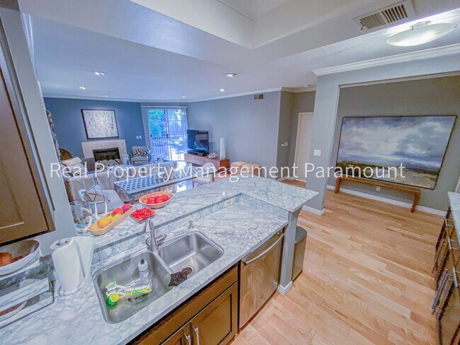 Building Photo - Don't miss out! 2 Bed 2 bath ready to go!