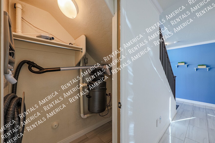 Building Photo - 10402 E Nice Ct