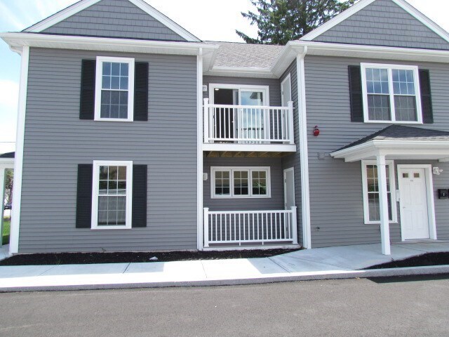 Building Photo - 1093 Main St