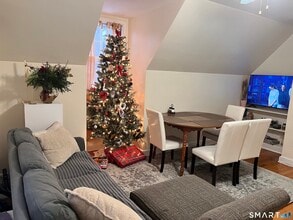 Building Photo - 28 7th St